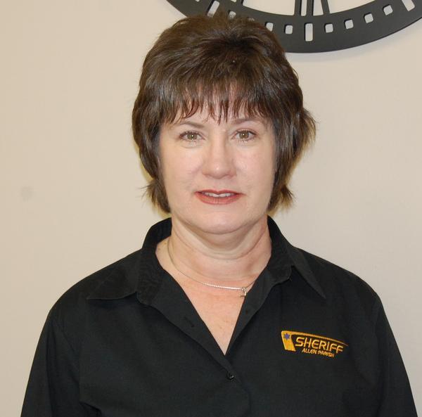 Portrait of Lynda Hamilton.